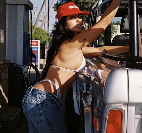 Claudia Tihan photo 340