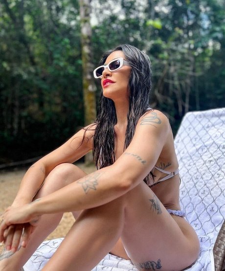 Cleo Pires photo 27