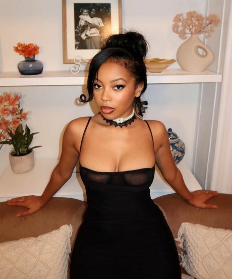 Cleopatra Lee photo 15