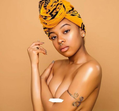 Cleopatra Lee photo 19