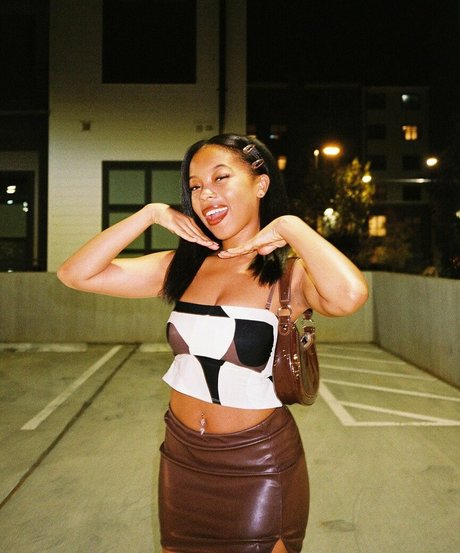 Cleopatra Lee photo 26