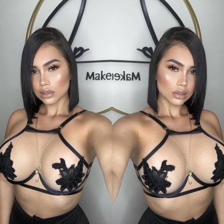 Colombiana Bombshell Mel photo 4