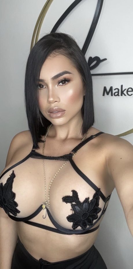 Colombiana Bombshell Mel photo 9
