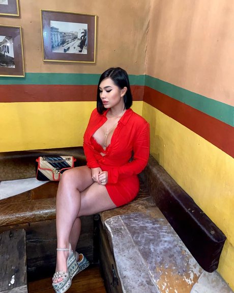 Colombiana Bombshell Mel photo 10