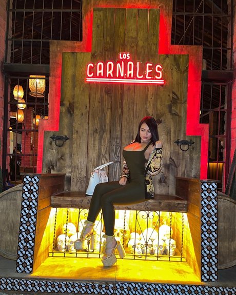 Colombiana Bombshell Mel photo 12
