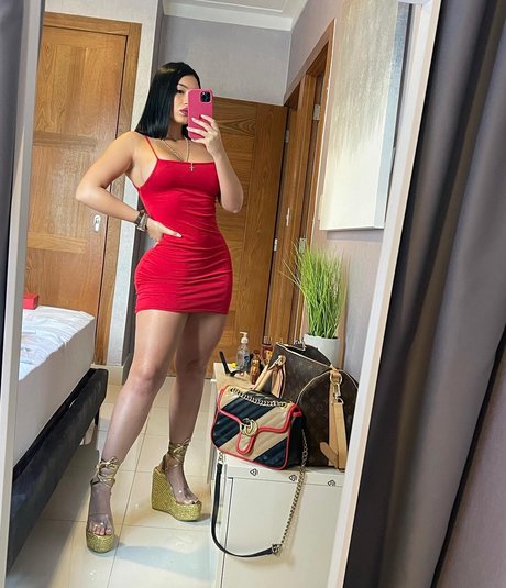 Colombiana Bombshell Mel photo 14