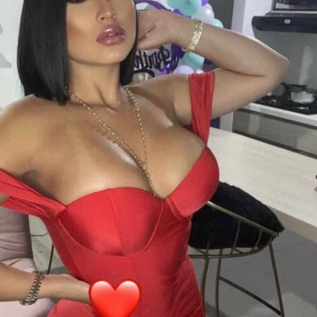 Colombiana Bombshell Mel photo 22