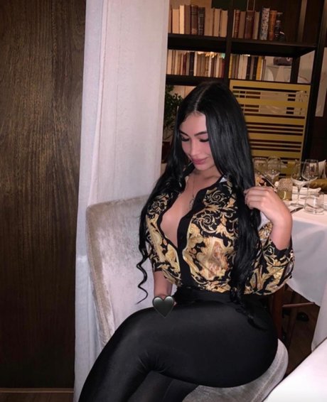 Colombiana Bombshell Mel photo 24