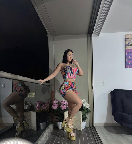 Colombiana Bombshell Mel photo 27