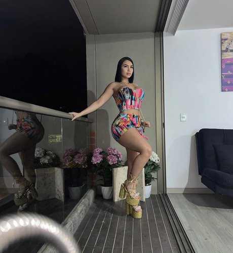 Colombiana Bombshell Mel photo 40
