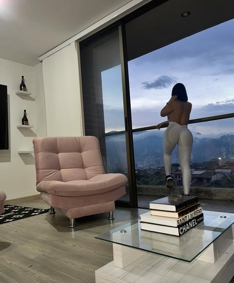 Colombiana Bombshell Mel photo 48