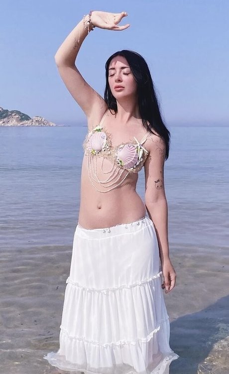 Connie Glynn photo 3
