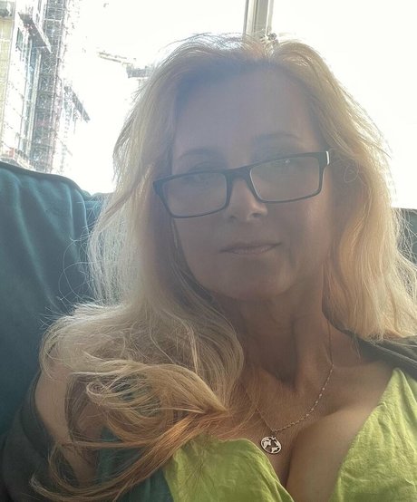 Corrinne Wicks photo 42