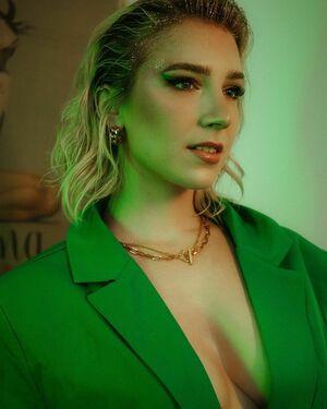 Courtney Miller photo 301