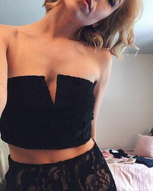 Courtney Miller photo 396