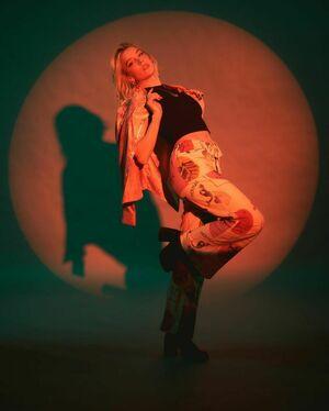Courtney Miller photo 419