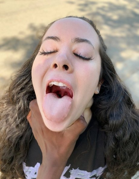 Courtney Sanderson photo 3