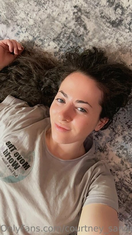 Courtney Sanderson photo 25