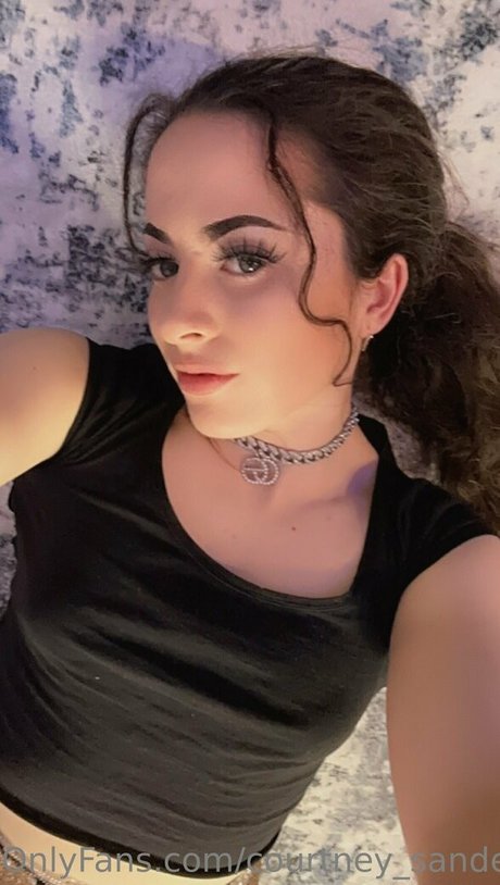 Courtney Sanderson photo 31