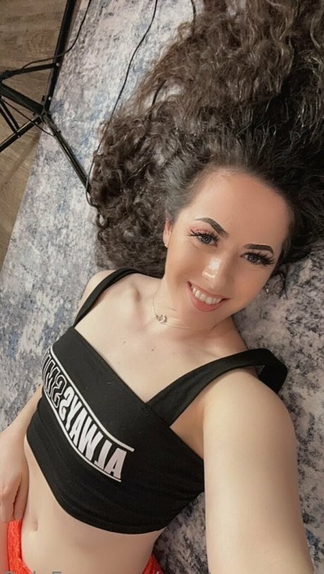 Courtney Sanderson photo 33
