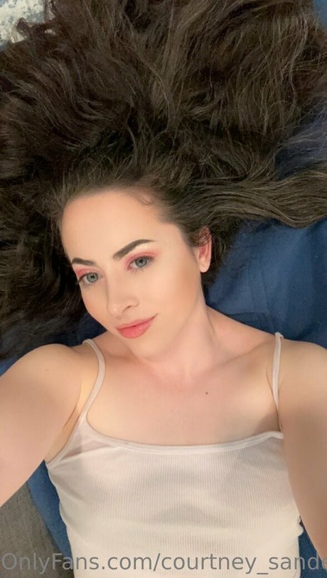 Courtney Sanderson photo 37
