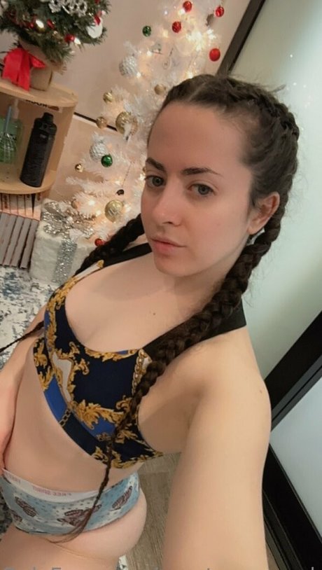 Courtney Sanderson photo 39