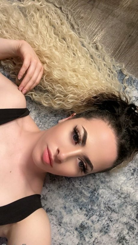 Courtney Sanderson photo 43