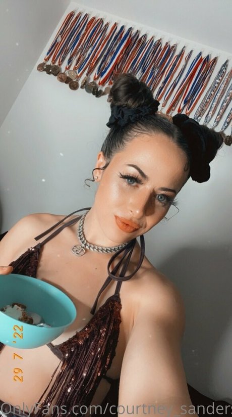 Courtney Sanderson photo 93