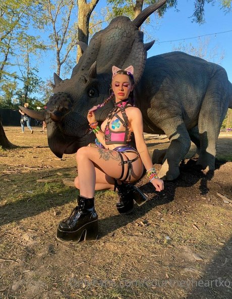 Courtneyheartxo photo 111