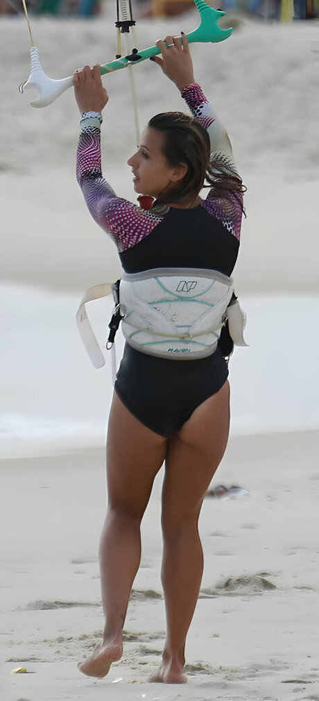 Cristiane Dias photo 1