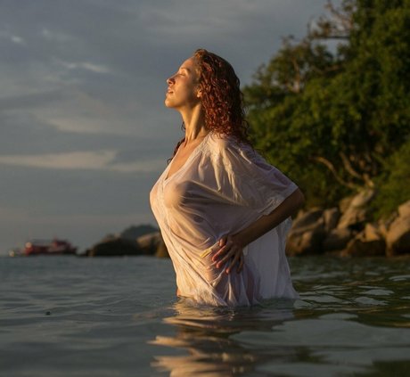 Curly Phoenix photo 38