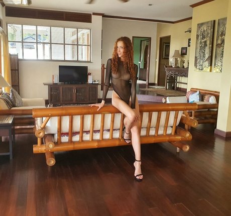 Curly Phoenix photo 45