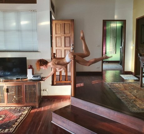 Curly Phoenix photo 48