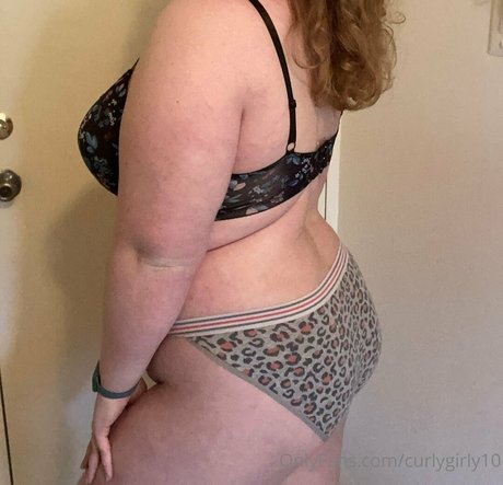 Curlygirly10 photo 10