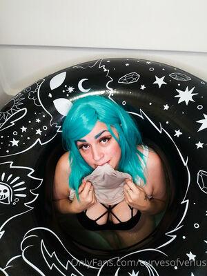 curvesofvenus photo 4