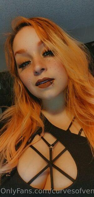 curvesofvenus photo 21