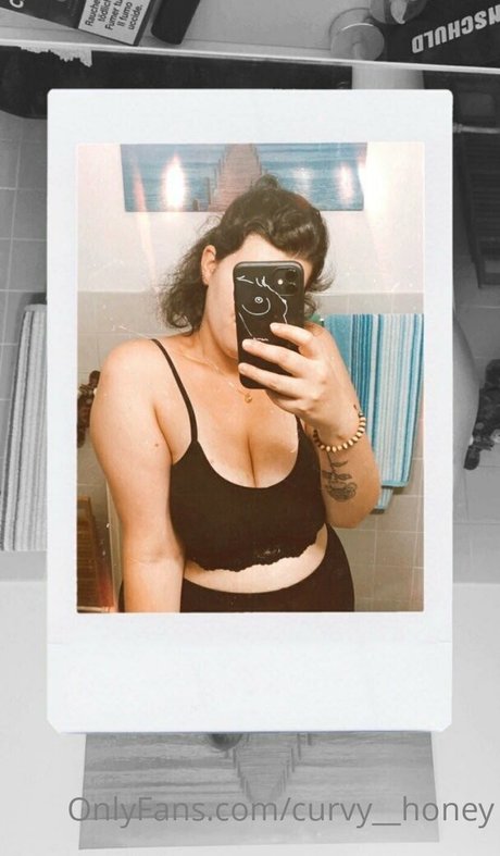 Profile photo of Curvy__honey