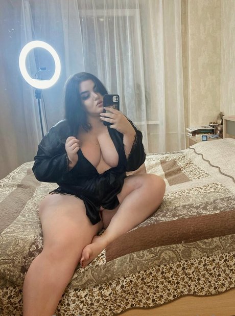 Curvyagathafree photo 2