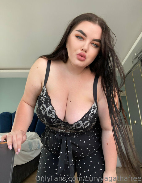 Curvyagathafree photo 4