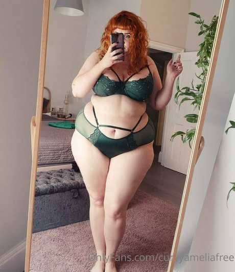 Curvyameliafree photo 1