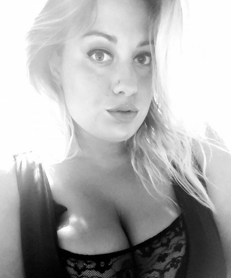 Curvygirl89 photo 103