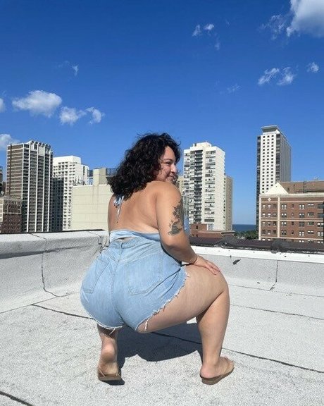 Curvygirlynat photo 2