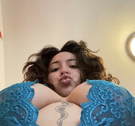 Curvygirlynat photo 3