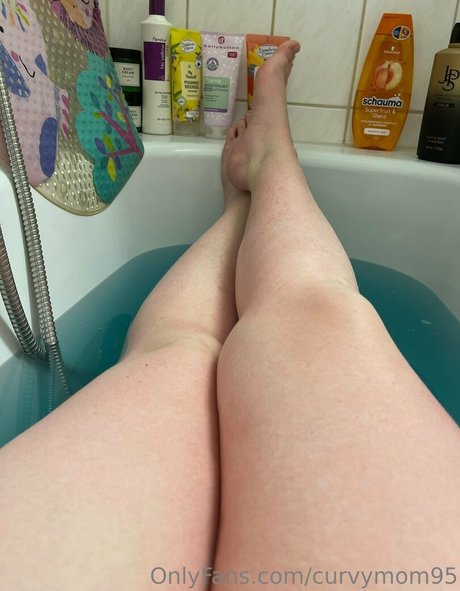 Curvymom95 photo 1