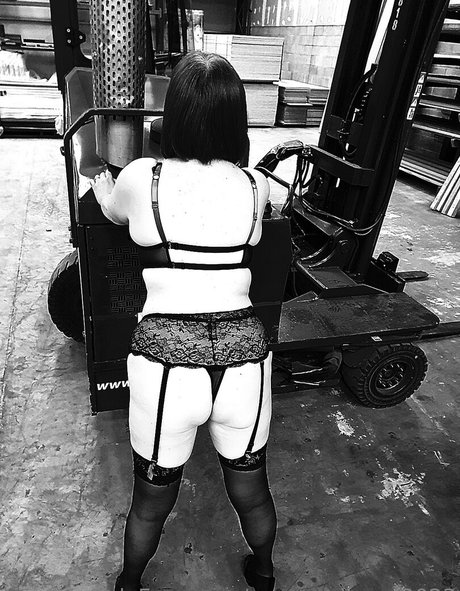 Curvyredhead2023 photo 41