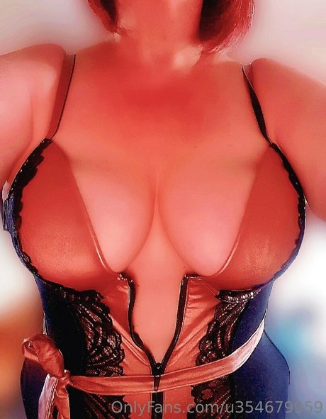 Curvyredhead2023 photo 49