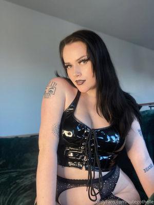 cutegothelle photo 14