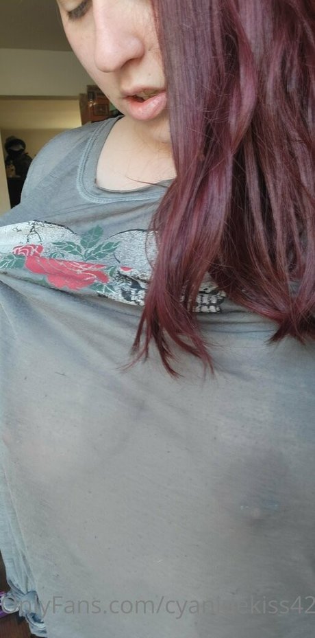 Cyanidekiss420 photo 2