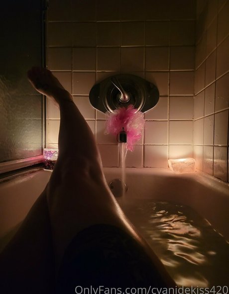 Cyanidekiss420 photo 23