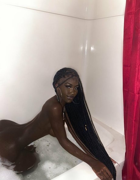 Cyn Kaine photo 2